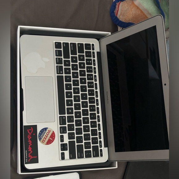 Apple laptop